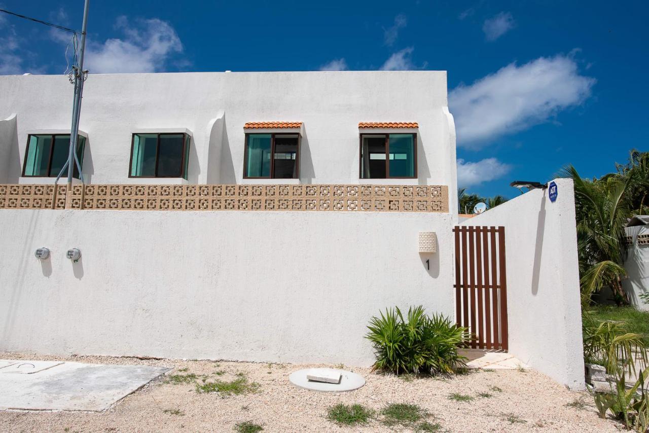 97982 New Modern Villa, Private Pool, High Internet Speed, 2 Blocks From The Beach Чиксулуб Экстерьер фото